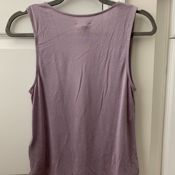 Silence + Noise(Urban Outfitters) Lilac Sleeveless Top NWT! - Picture 3 of 3